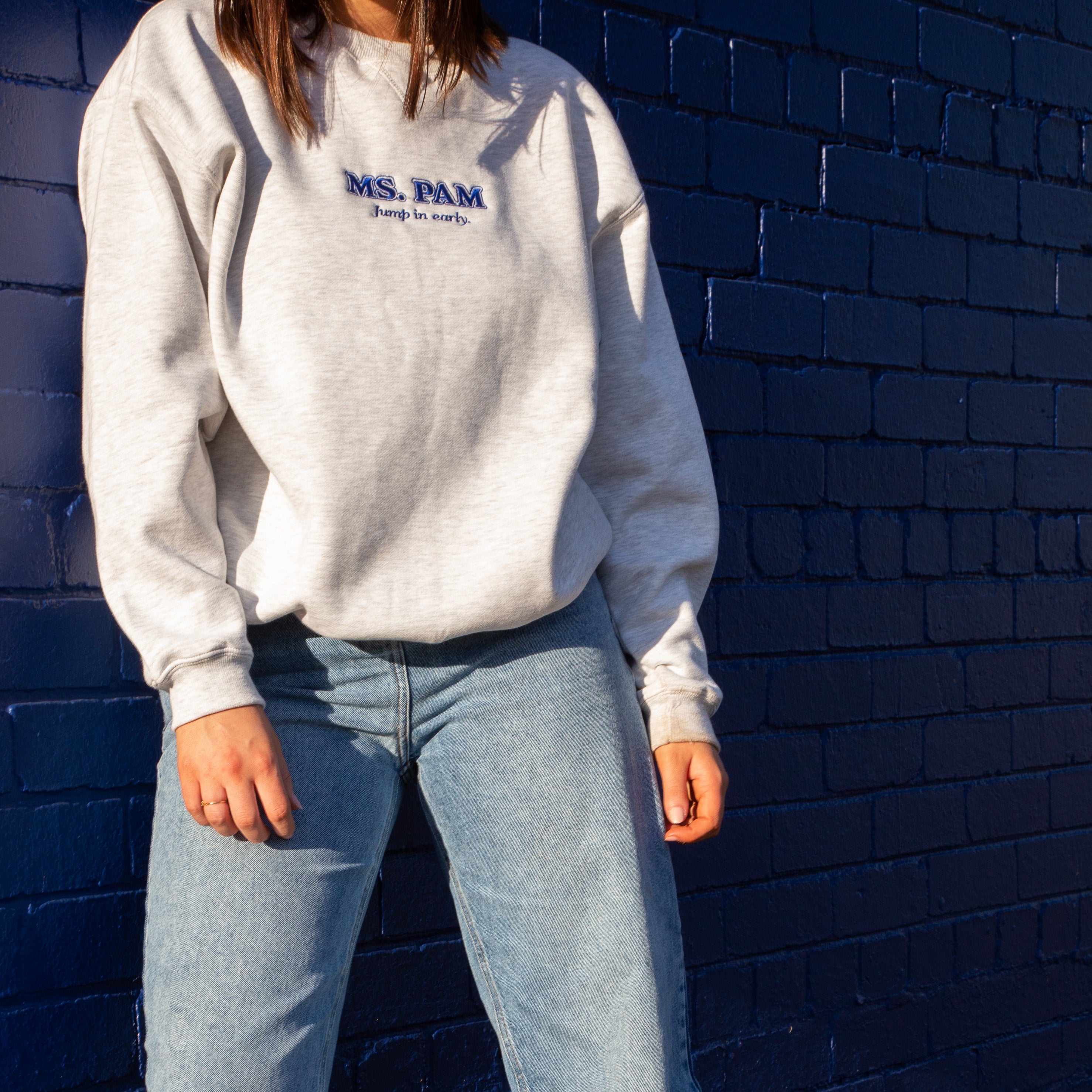 GREY CREWNECK