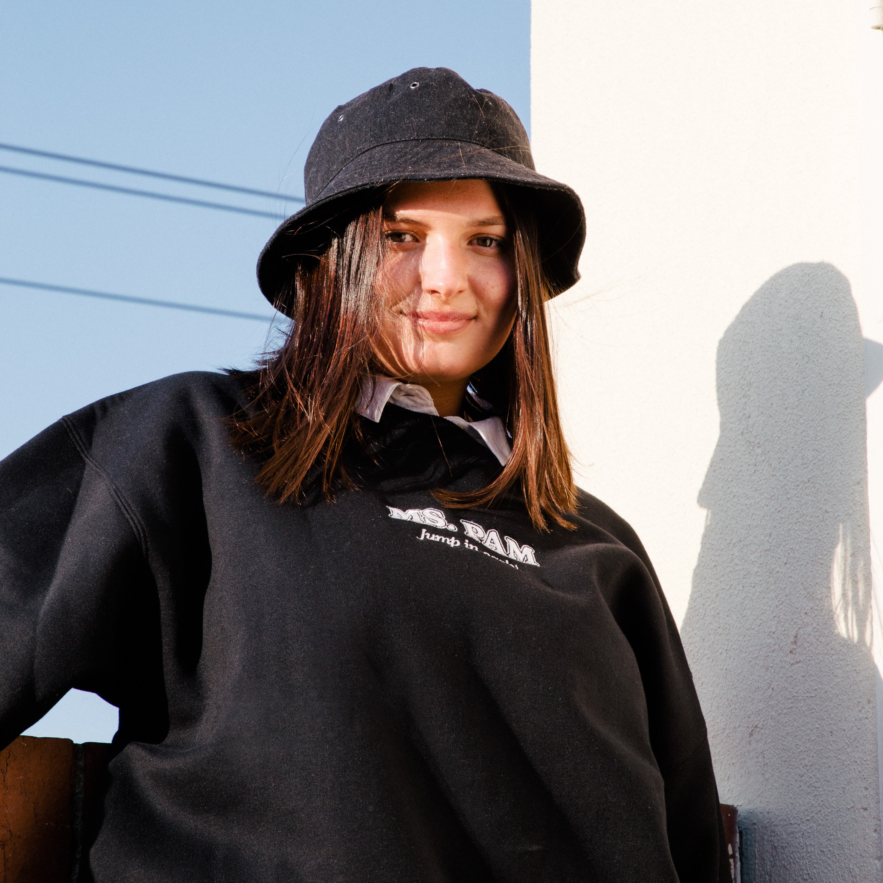 BLACK CREWNECK
