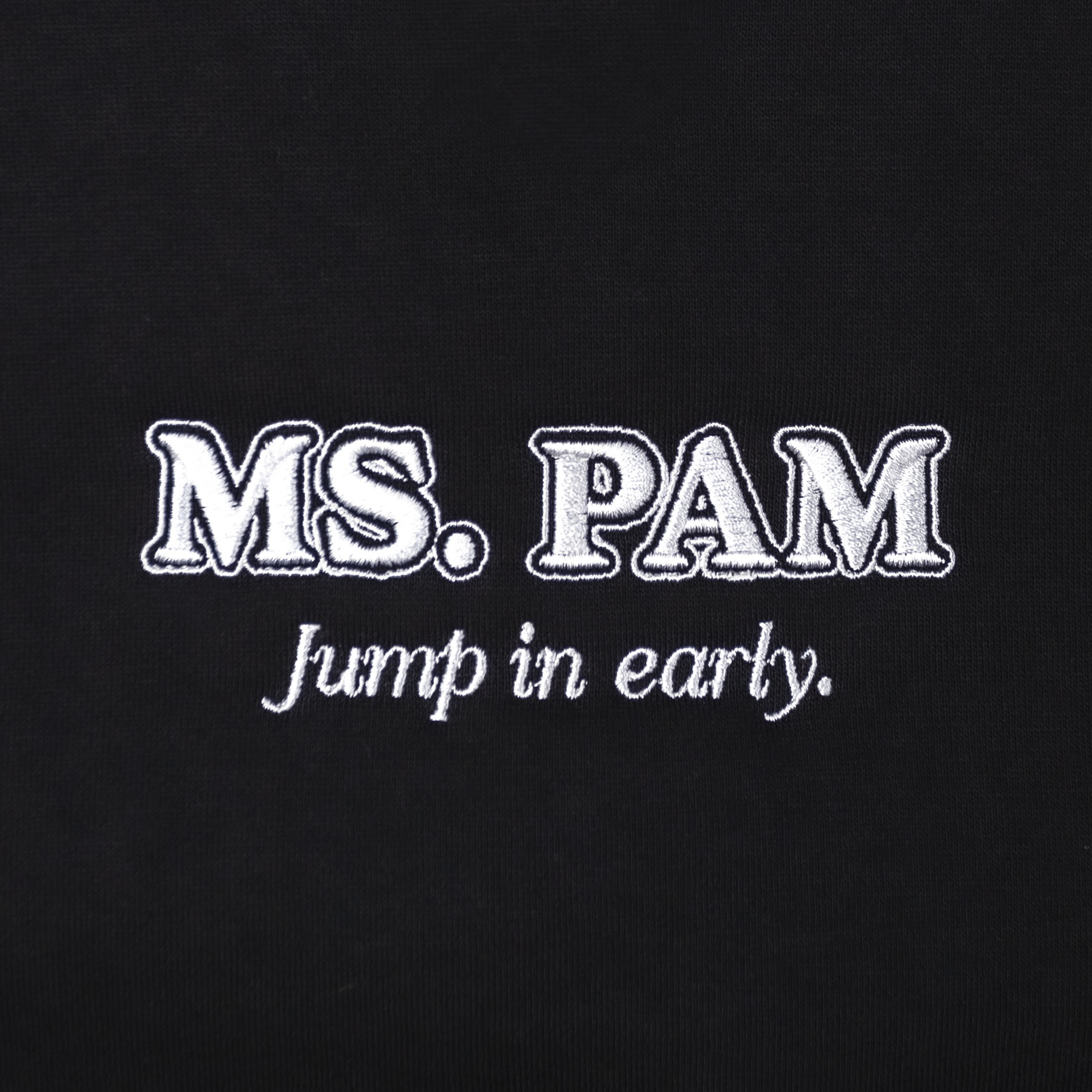 BLACK CREWNECK